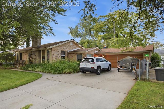 21211 Ardmore Park Drive, Saint Clair Shores, MI 48081