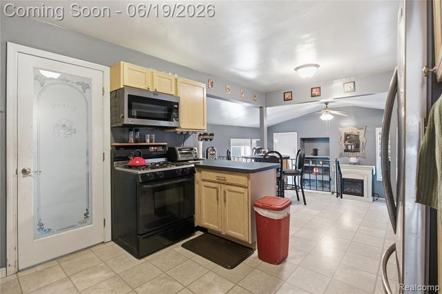 21211 Ardmore Park Drive, Saint Clair Shores, MI 48081