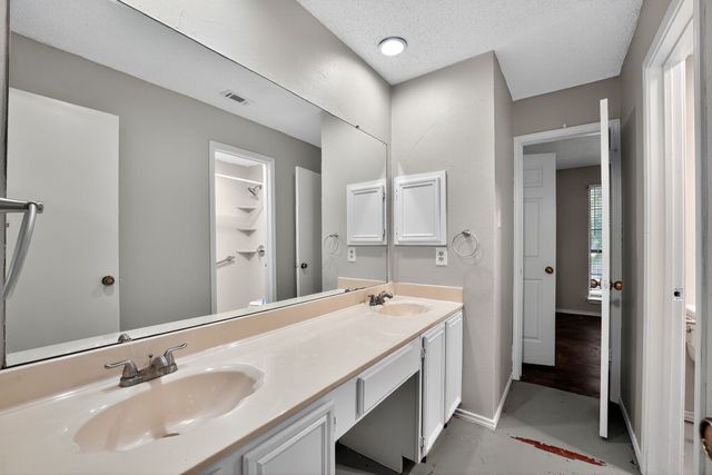 2221 Brookside Drive, Rowlett, TX 75088