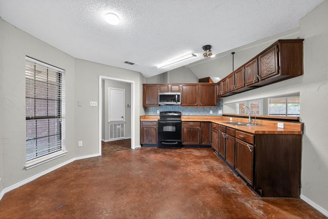 2221 Brookside Drive, Rowlett, TX 75088