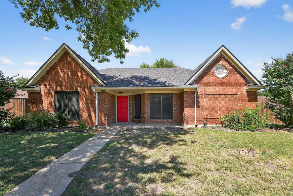 2221 Brookside Drive, Rowlett, TX 75088