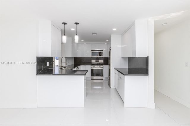 6610 Cody St, Hollywood, FL 33024