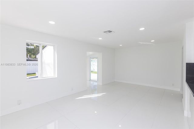 6610 Cody St, Hollywood, FL 33024