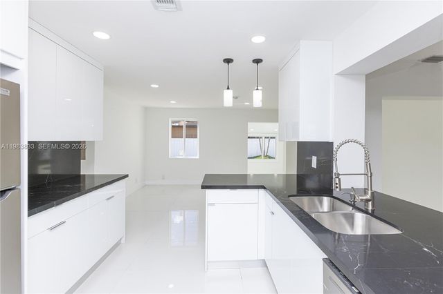 6610 Cody St, Hollywood, FL 33024