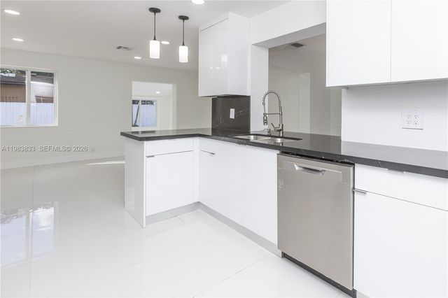 6610 Cody St, Hollywood, FL 33024