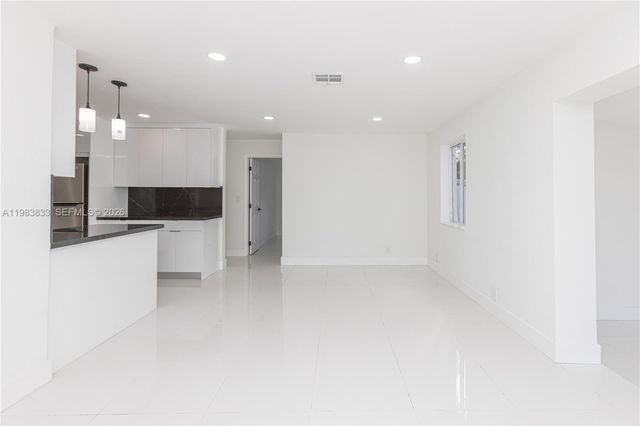 6610 Cody St, Hollywood, FL 33024