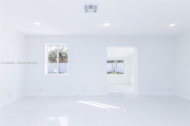 6610 Cody St, Hollywood, FL 33024