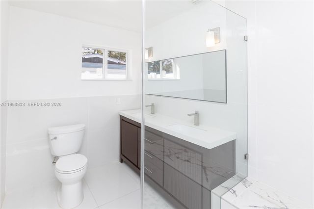 6610 Cody St, Hollywood, FL 33024