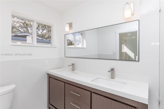 6610 Cody St, Hollywood, FL 33024