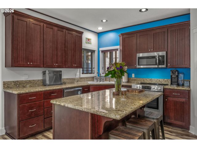 59951 ISABELLA Ln, St Helens, OR 97051