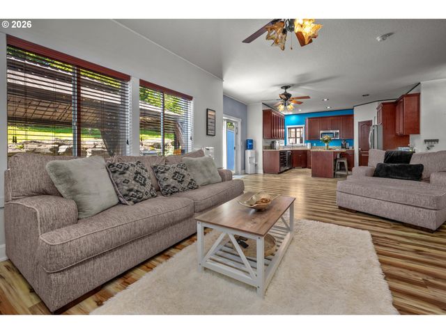 59951 ISABELLA Ln, St Helens, OR 97051