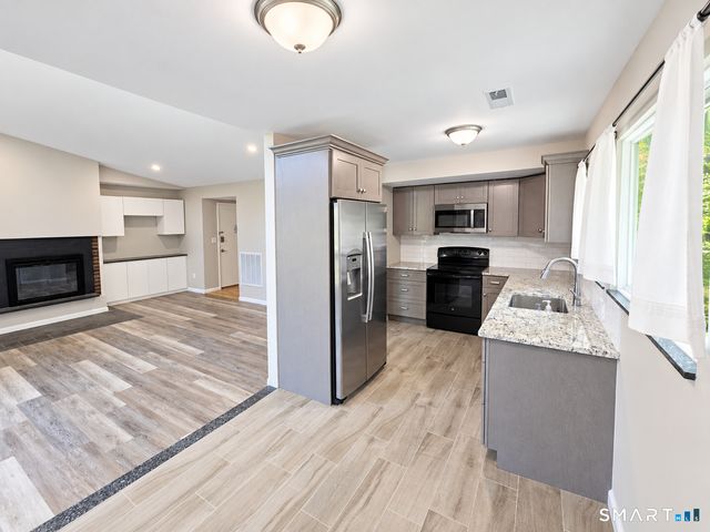 229 Bacon Pond Road 313, Woodbury, CT 06798