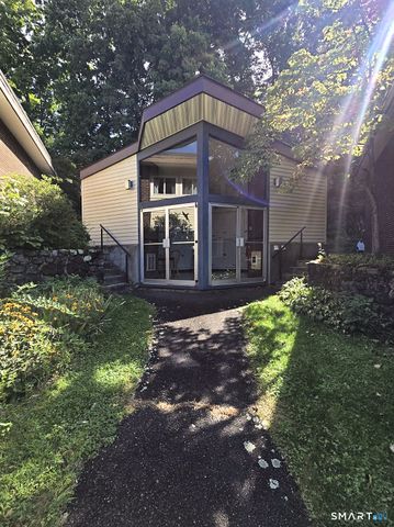 229 Bacon Pond Road 313, Woodbury, CT 06798