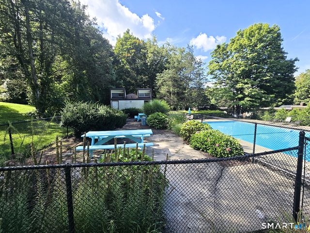 229 Bacon Pond Road 313, Woodbury, CT 06798