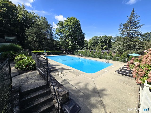 229 Bacon Pond Road 313, Woodbury, CT 06798