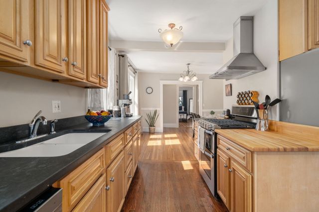 37 Everett St 1, Waltham, MA 02453