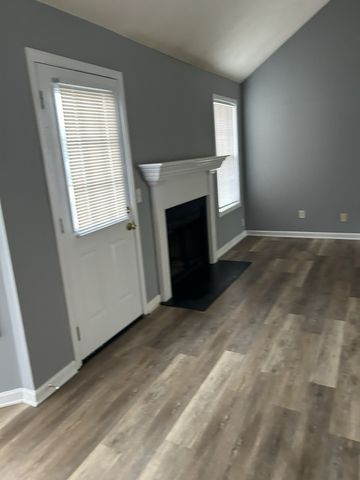 323 Clearlake Dr, La Vergne, TN 37086