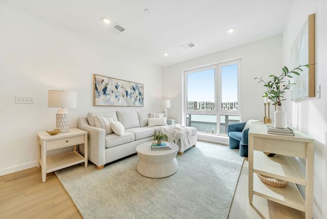 80 Constitution Ave Unit 226, Portsmouth, NH 03801