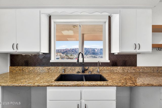 640 N Juniper Street, Hildale, UT 84784