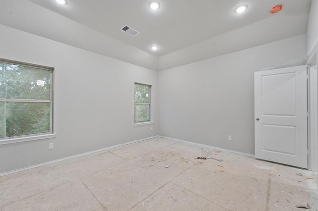 286 County Road 5102f, Cleveland, TX 77327