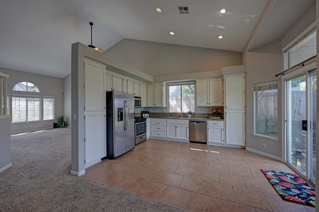 6428 Emerald Dr, Rocklin, CA 95677