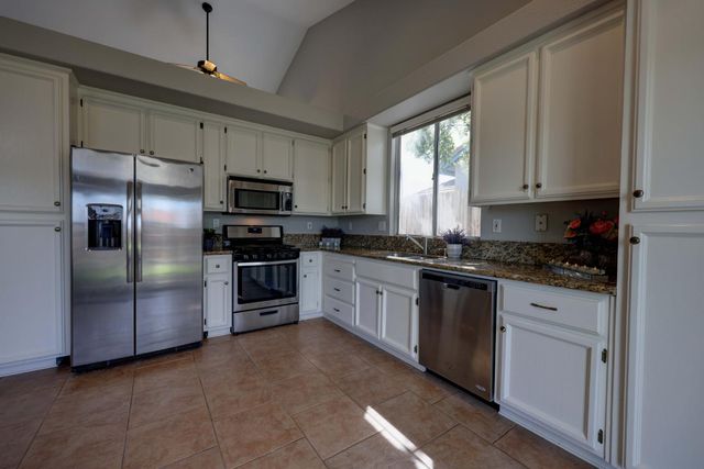 6428 Emerald Dr, Rocklin, CA 95677