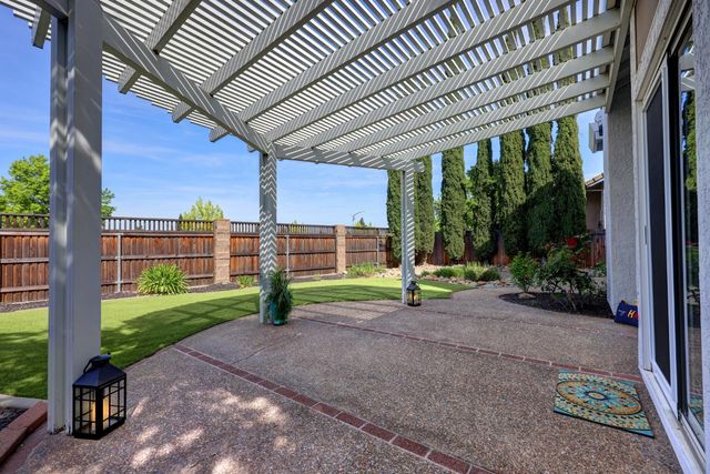 6428 Emerald Dr, Rocklin, CA 95677