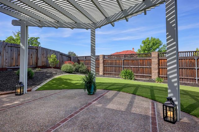 6428 Emerald Dr, Rocklin, CA 95677