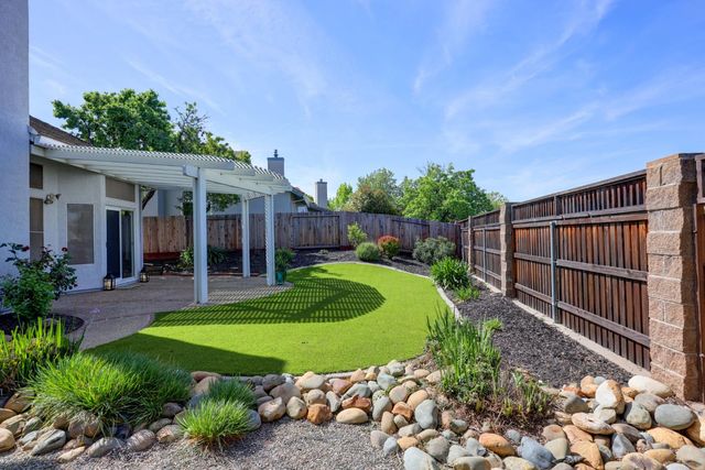 6428 Emerald Dr, Rocklin, CA 95677