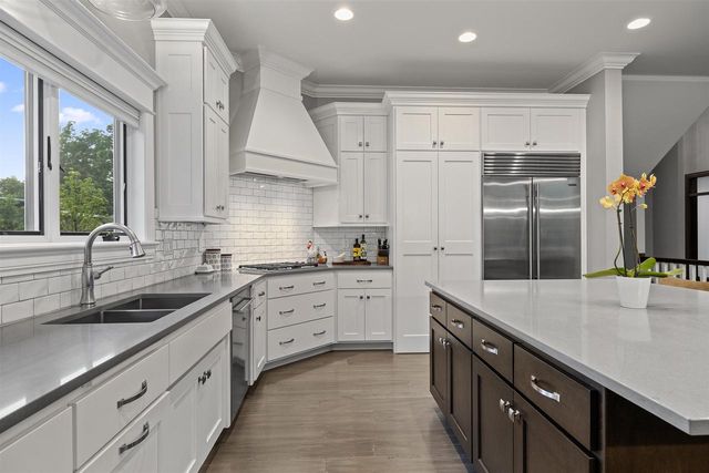 611 MARBLE ROCK CIRCLE, Green Bay, WI 54311