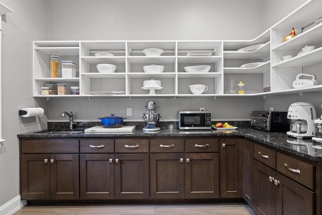 611 MARBLE ROCK CIRCLE, Green Bay, WI 54311