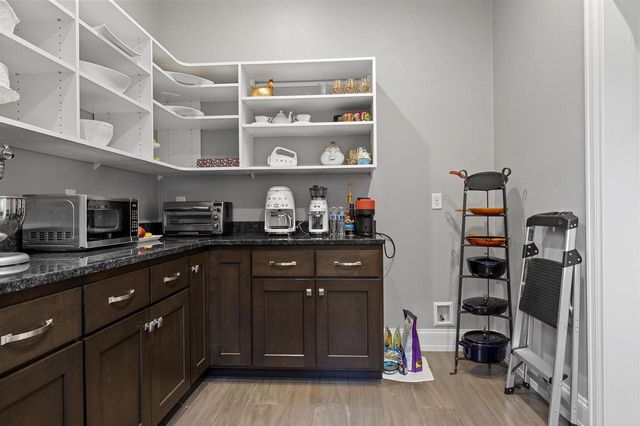 611 MARBLE ROCK CIRCLE, Green Bay, WI 54311