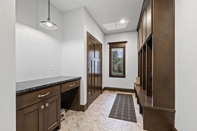 611 MARBLE ROCK CIRCLE, Green Bay, WI 54311