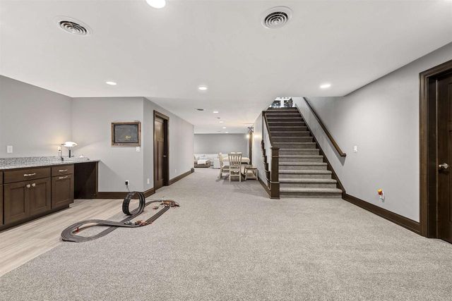 611 MARBLE ROCK CIRCLE, Green Bay, WI 54311