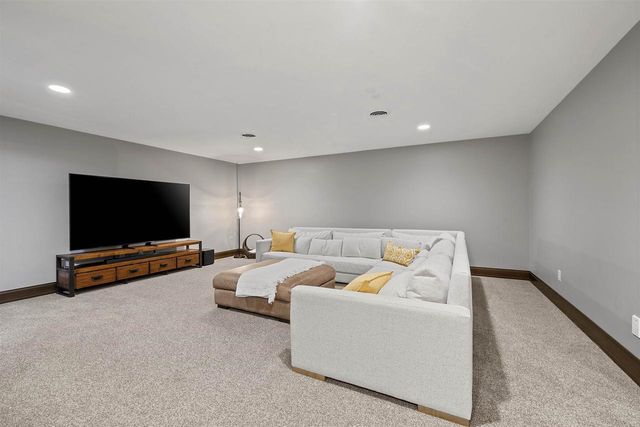 611 MARBLE ROCK CIRCLE, Green Bay, WI 54311