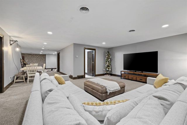 611 MARBLE ROCK CIRCLE, Green Bay, WI 54311