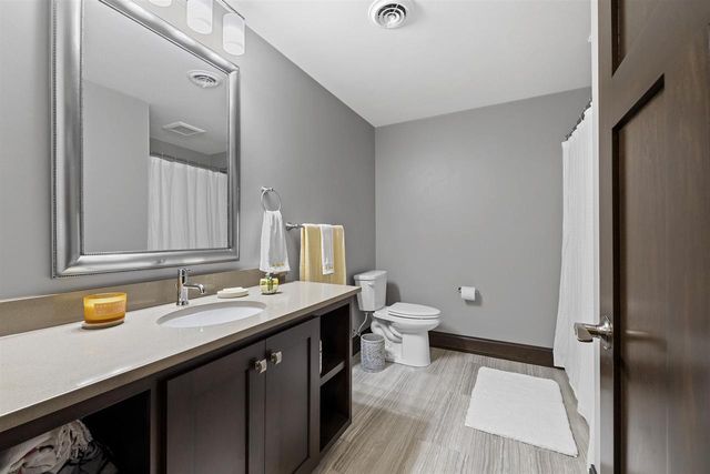 611 MARBLE ROCK CIRCLE, Green Bay, WI 54311