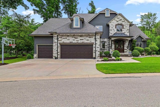 611 MARBLE ROCK CIRCLE, Green Bay, WI 54311