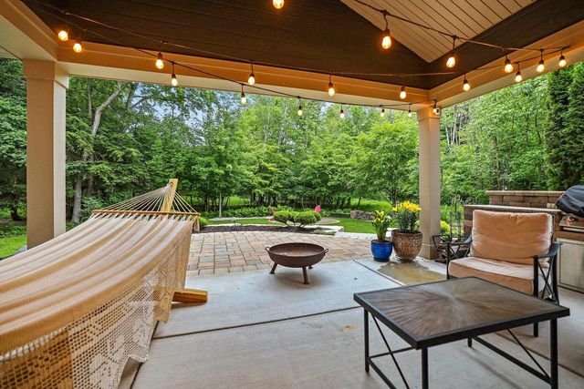 611 MARBLE ROCK CIRCLE, Green Bay, WI 54311