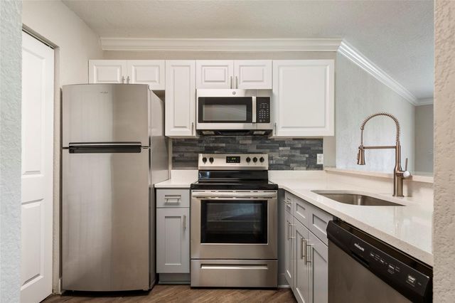 2568 WOODGATE BOULEVARD 107, Orlando, FL 32822
