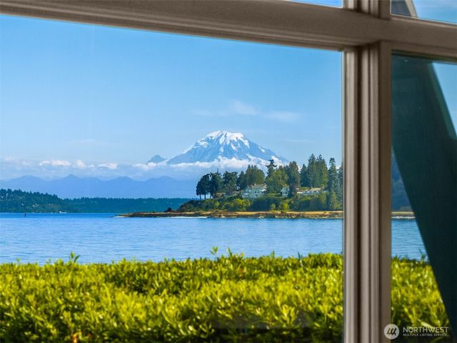 4290 Rockaway Beach Road NE, Bainbridge Island, WA 98110