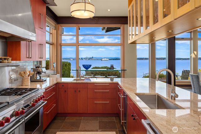 4290 Rockaway Beach Road NE, Bainbridge Island, WA 98110