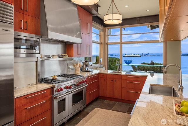4290 Rockaway Beach Road NE, Bainbridge Island, WA 98110