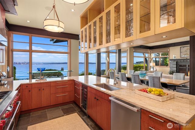 4290 Rockaway Beach Road NE, Bainbridge Island, WA 98110