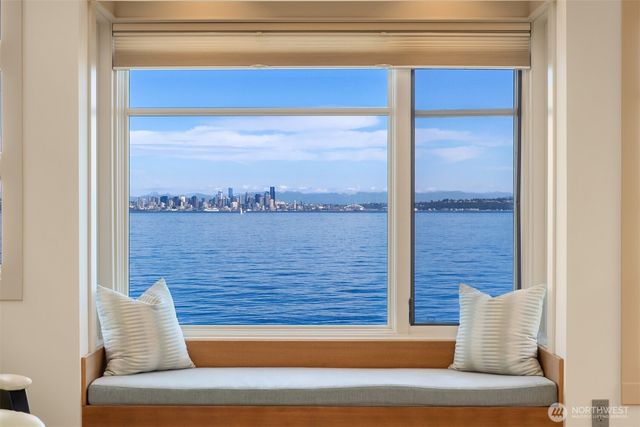 4290 Rockaway Beach Road NE, Bainbridge Island, WA 98110
