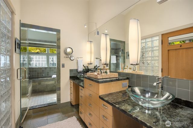 4290 Rockaway Beach Road NE, Bainbridge Island, WA 98110
