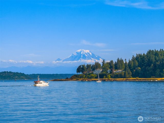4290 Rockaway Beach Road NE, Bainbridge Island, WA 98110