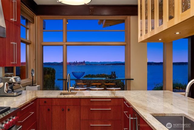 4290 Rockaway Beach Road NE, Bainbridge Island, WA 98110