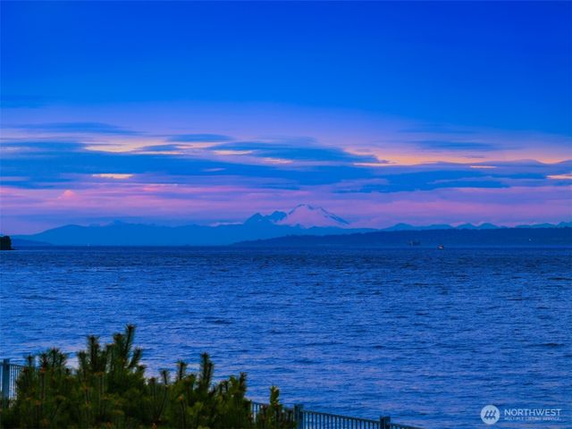 4290 Rockaway Beach Road NE, Bainbridge Island, WA 98110