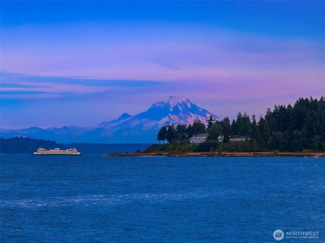 4290 Rockaway Beach Road NE, Bainbridge Island, WA 98110
